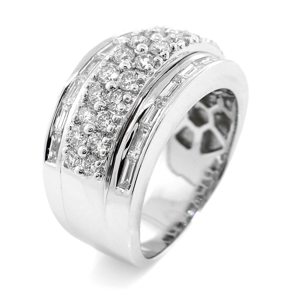 Brilliant Cut 1.60 Carat Diamond Ring in 14k White Gold For Sale