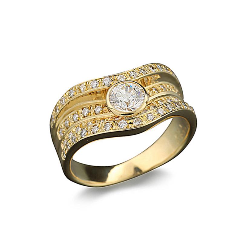 Bague ornée au centre d'un diamant taillé en brillant d'environ 0,53 carats (demi-carat), couleur : Brilliante, pureté : VS, serti dans un solide chaton rond légèrement surélevé et transparent à l'arrière, offrant une excellente brillance. La tête
