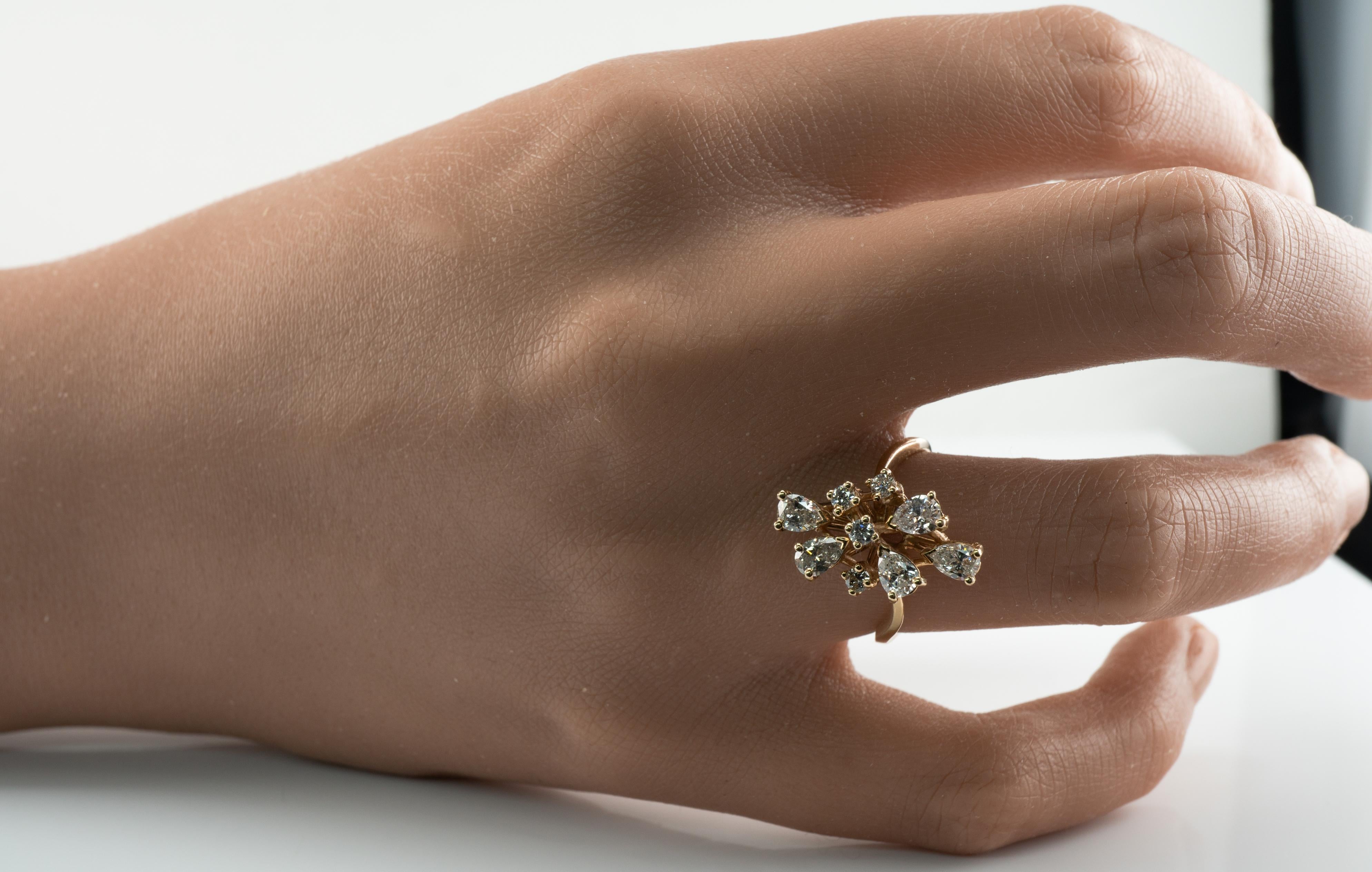 Anello di diamanti in oro 14K con pera rotonda a grappolo 1.53 TDW In condizioni buone in vendita a East Brunswick, NJ