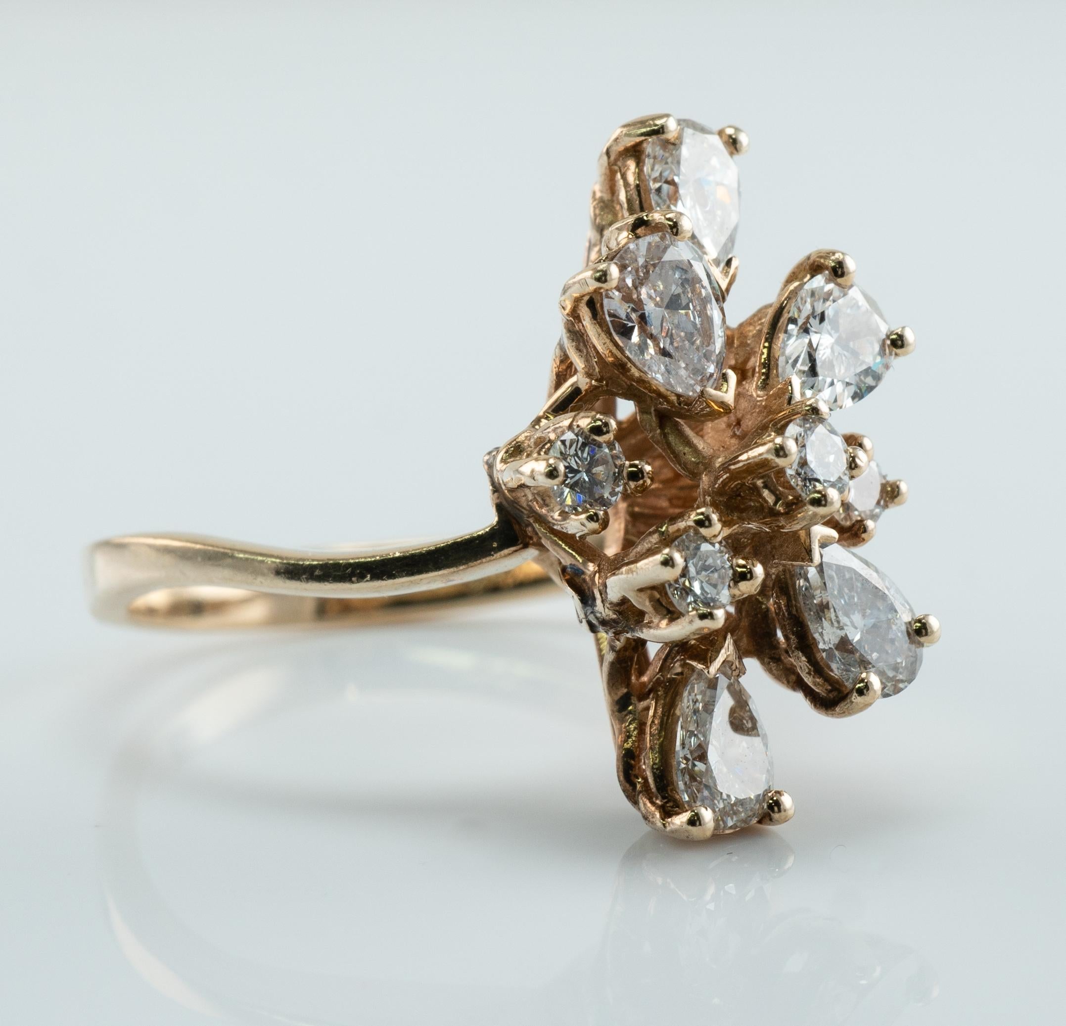 Anello di diamanti in oro 14K con pera rotonda a grappolo 1.53 TDW in vendita 1