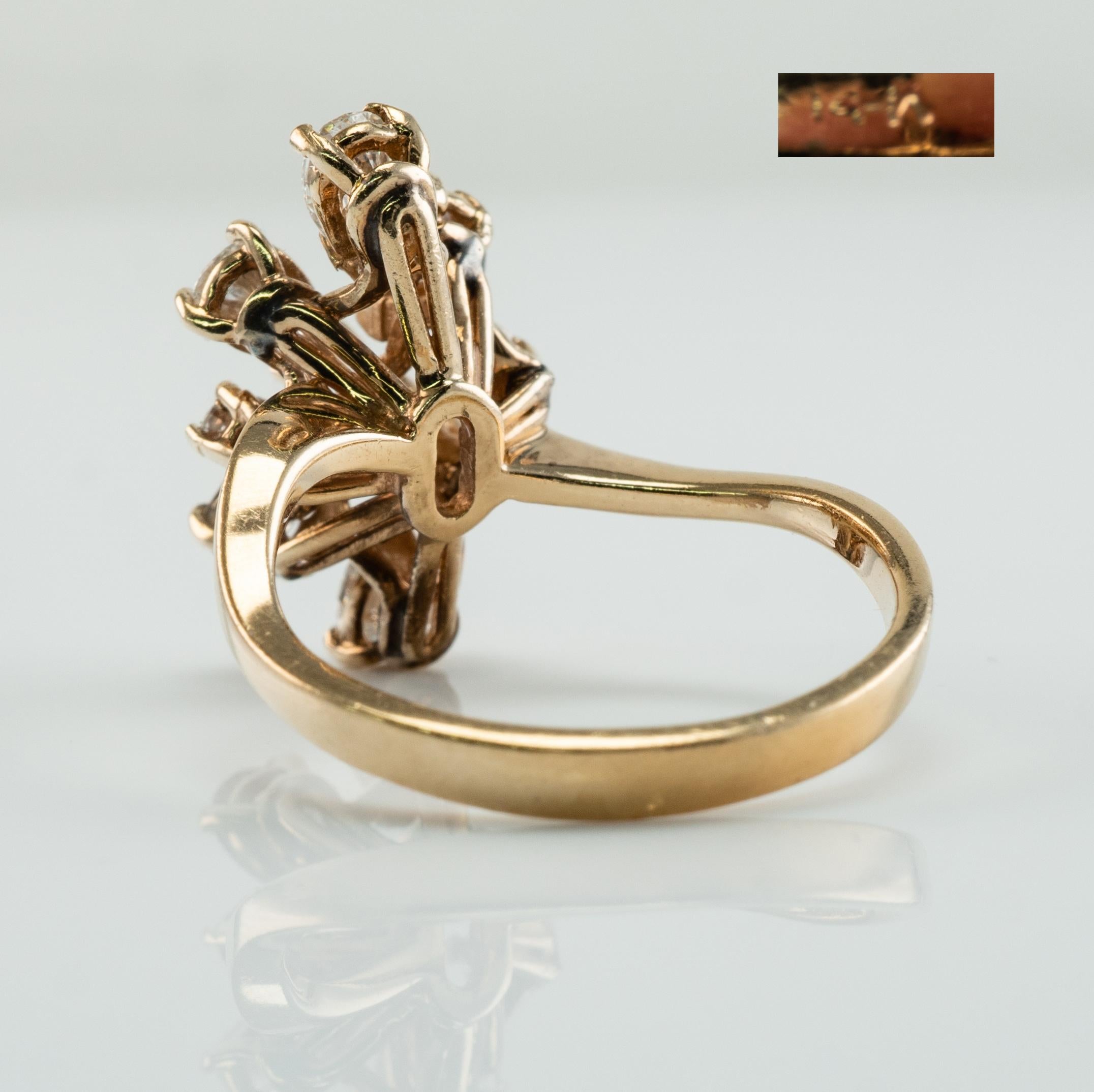 Anello di diamanti in oro 14K con pera rotonda a grappolo 1.53 TDW in vendita 2