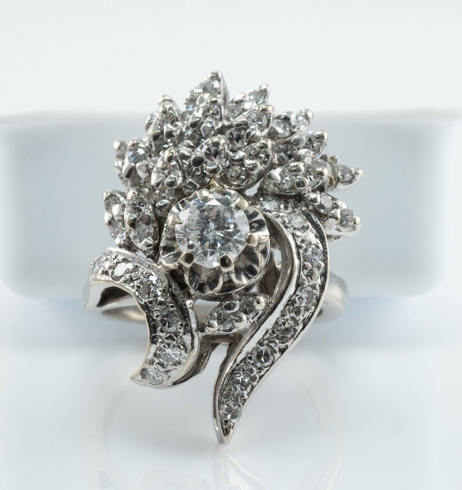 Anello con diamante in oro bianco 14K 1,25 TDW rotondo singolo Vintage Cluster In condizioni buone in vendita a East Brunswick, NJ
