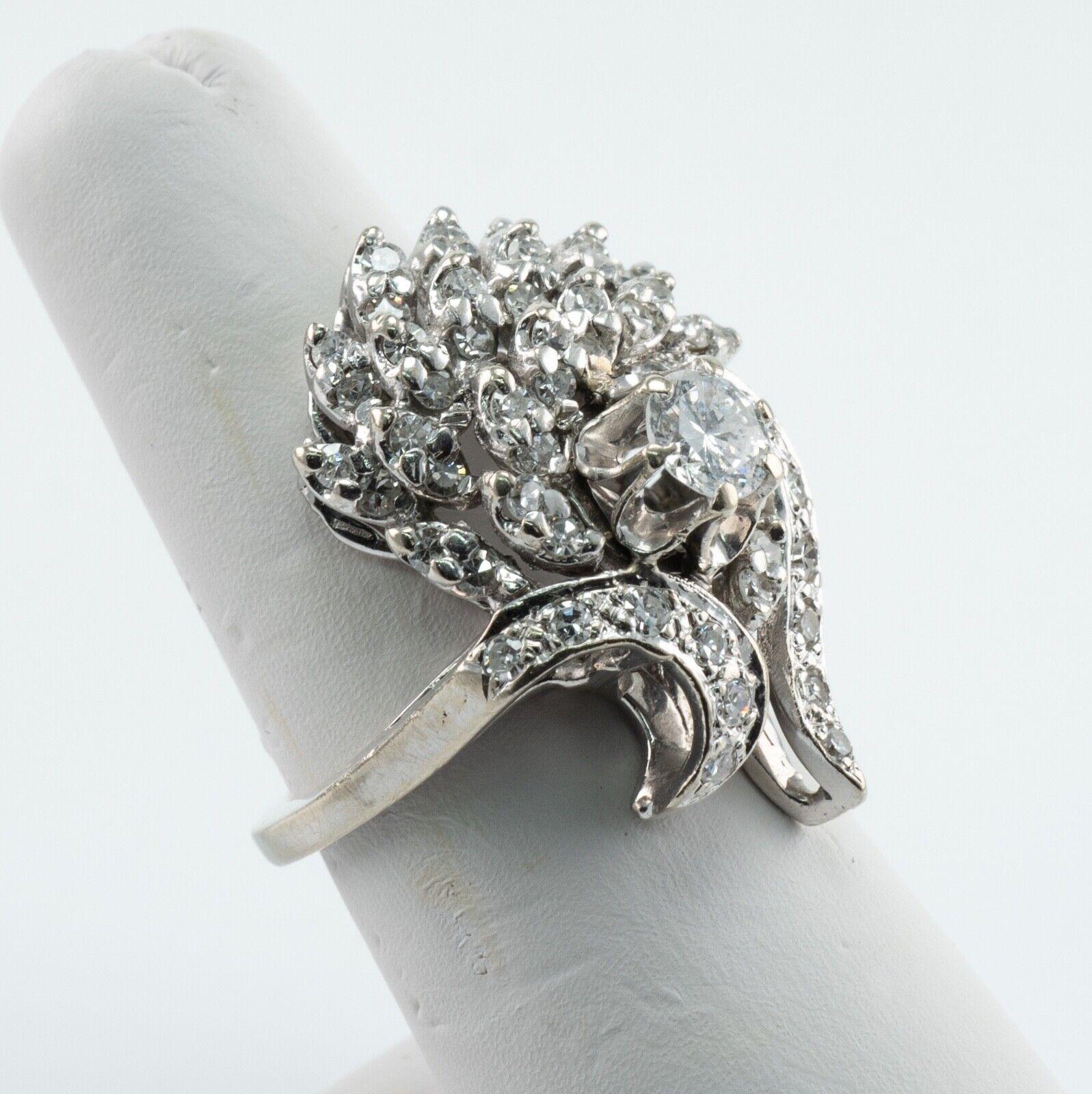 Anello con diamante in oro bianco 14K 1,25 TDW rotondo singolo Vintage Cluster in vendita 1