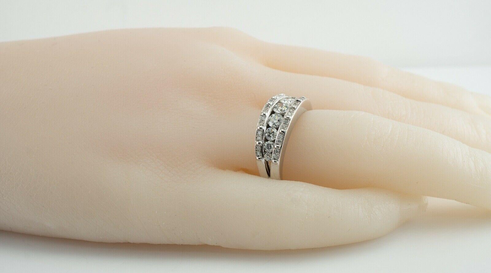 Bague de mariage en or blanc 14 carats 1,39 TDW en vente 8