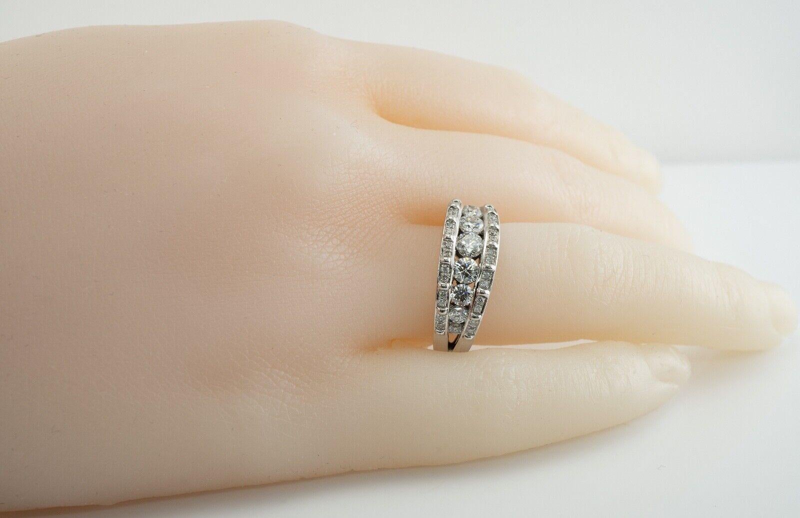 Bague de mariage en or blanc 14 carats 1,39 TDW Bon état - En vente à East Brunswick, NJ