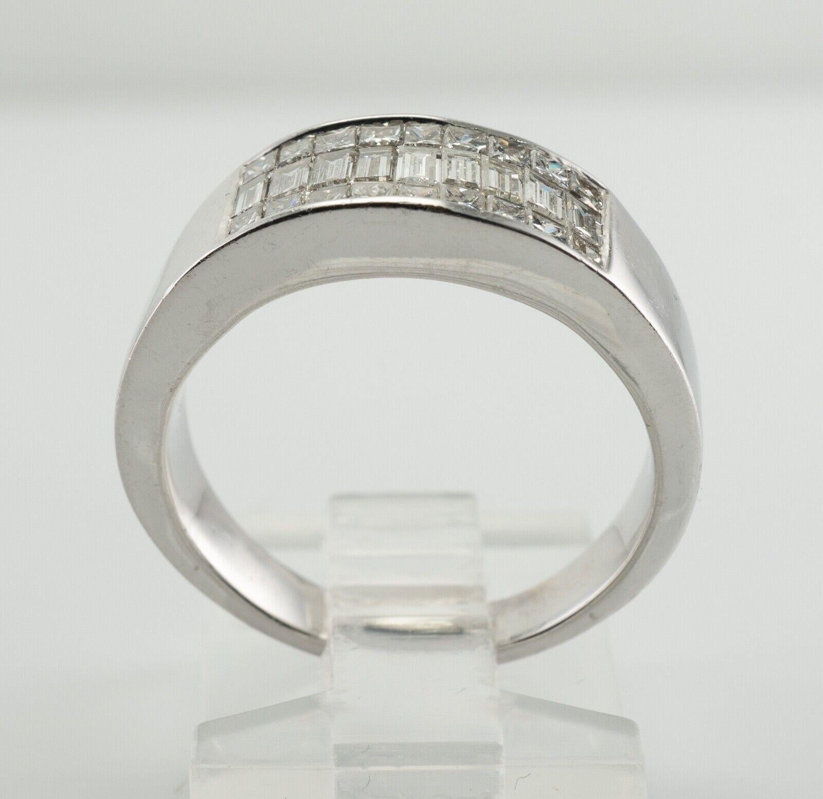 Bague d'anniversaire ou de mariage en or blanc 14 carats avec diamants 1,80 carat en vente 3