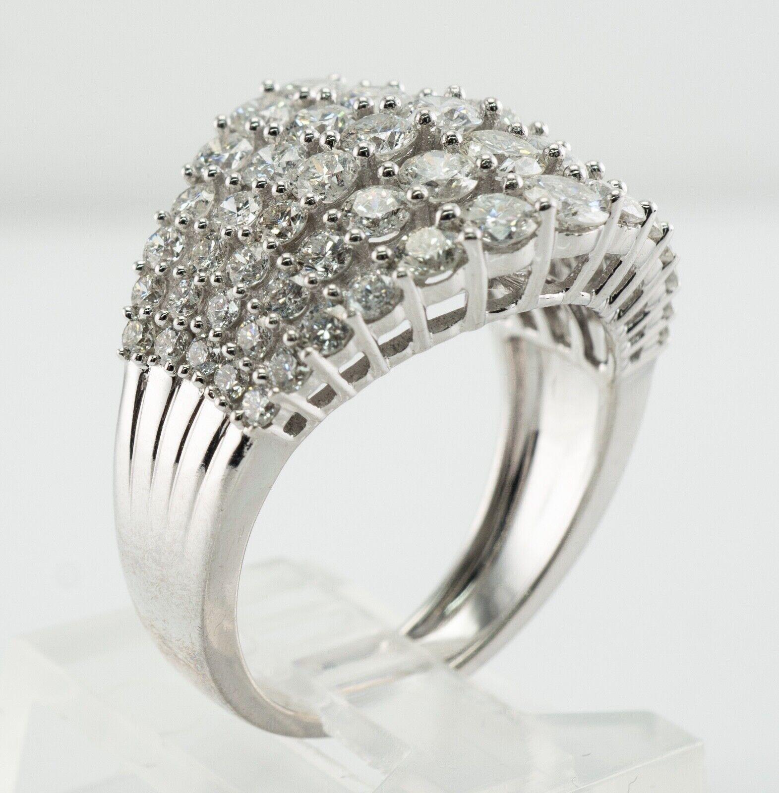 Anello con diamante a fascia in oro bianco 14K 3,00cts TDW Cluster in vendita 5