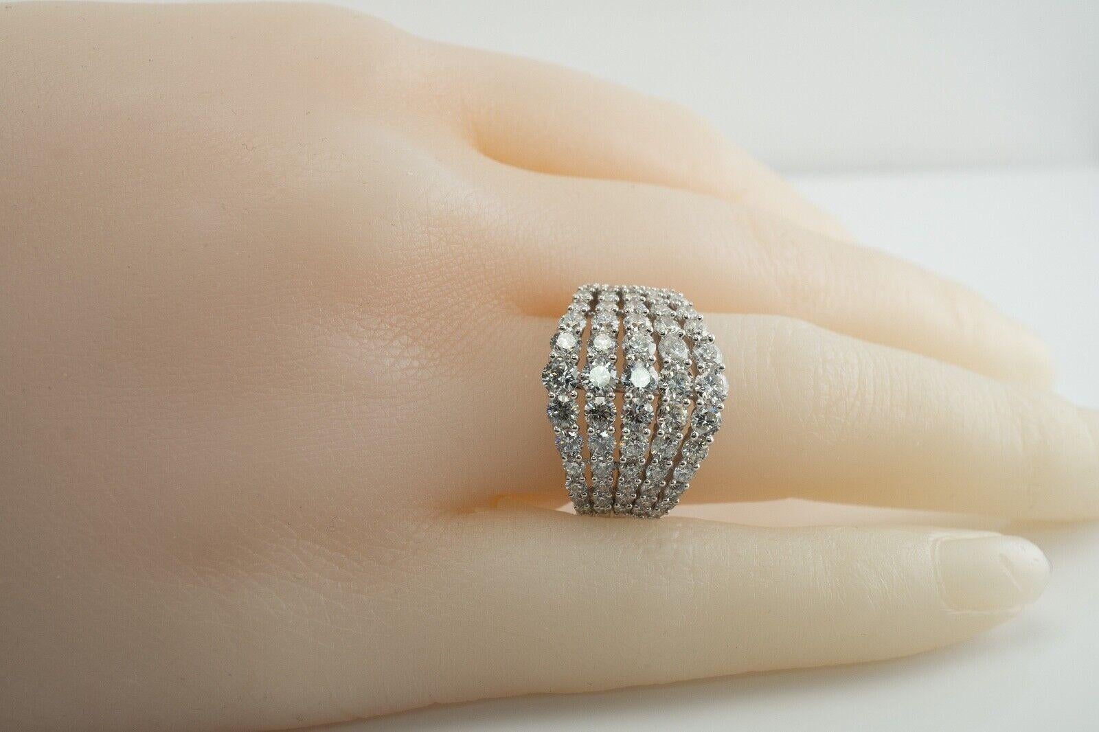 Anello con diamante a fascia in oro bianco 14K 3,00cts TDW Cluster in vendita 6