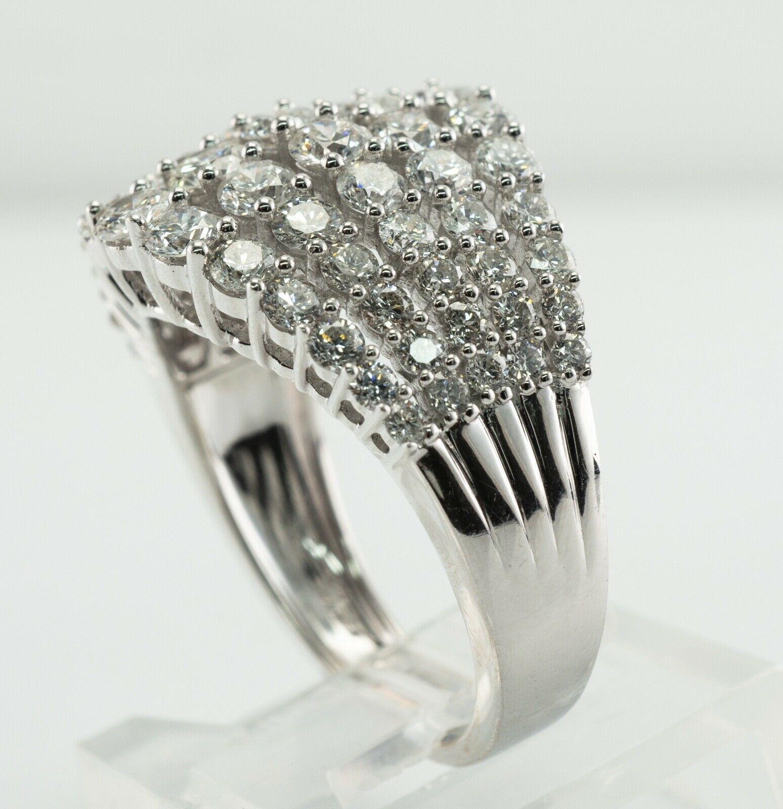 Anello con diamante a fascia in oro bianco 14K 3,00cts TDW Cluster in vendita 7