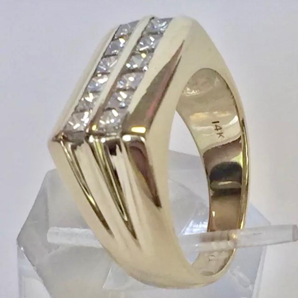 Bague en or jaune 14k diamant 2 TCW Princesse certifié unisexe en vente 1