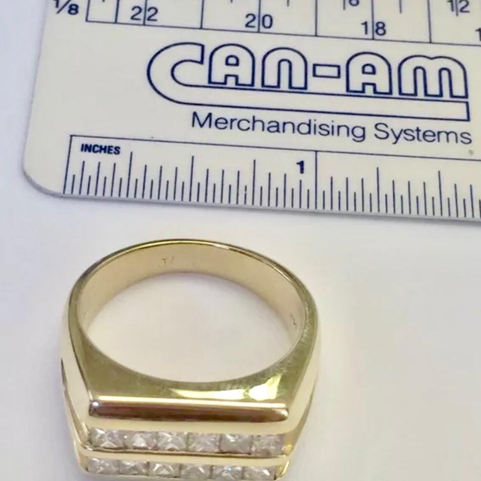 Bague en or jaune 14k diamant 2 TCW Princesse certifié unisexe en vente 3