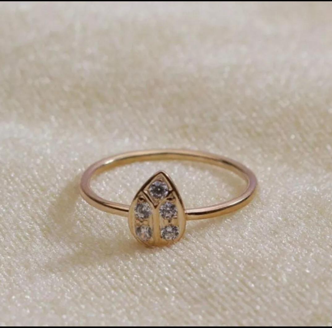 Diamond Ring 14k Yellow Gold Engagement Ring Pear Shape Natural . In New Condition For Sale In Chicago, IL