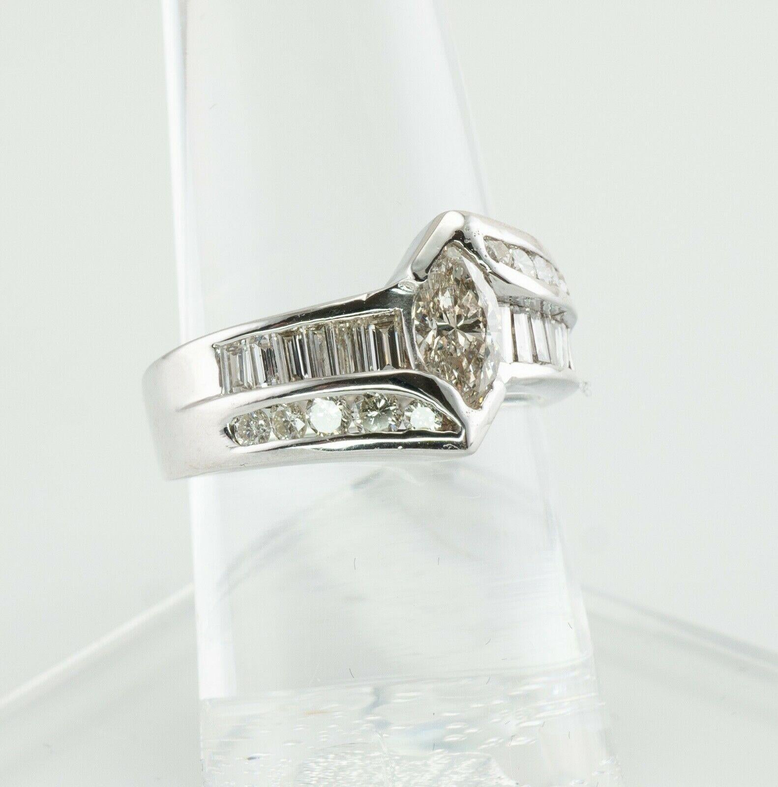Bague de fiançailles à anneau en or blanc 18 carats avec diamants taille marquise en vente 5