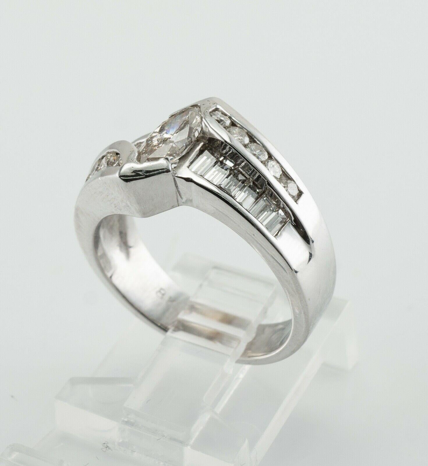 Bague de fiançailles à anneau en or blanc 18 carats avec diamants taille marquise en vente 7
