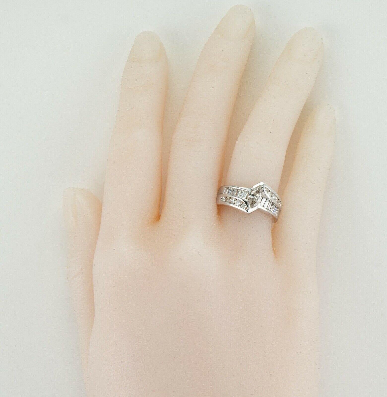 Bague de fiançailles à anneau en or blanc 18 carats avec diamants taille marquise Pour femmes en vente