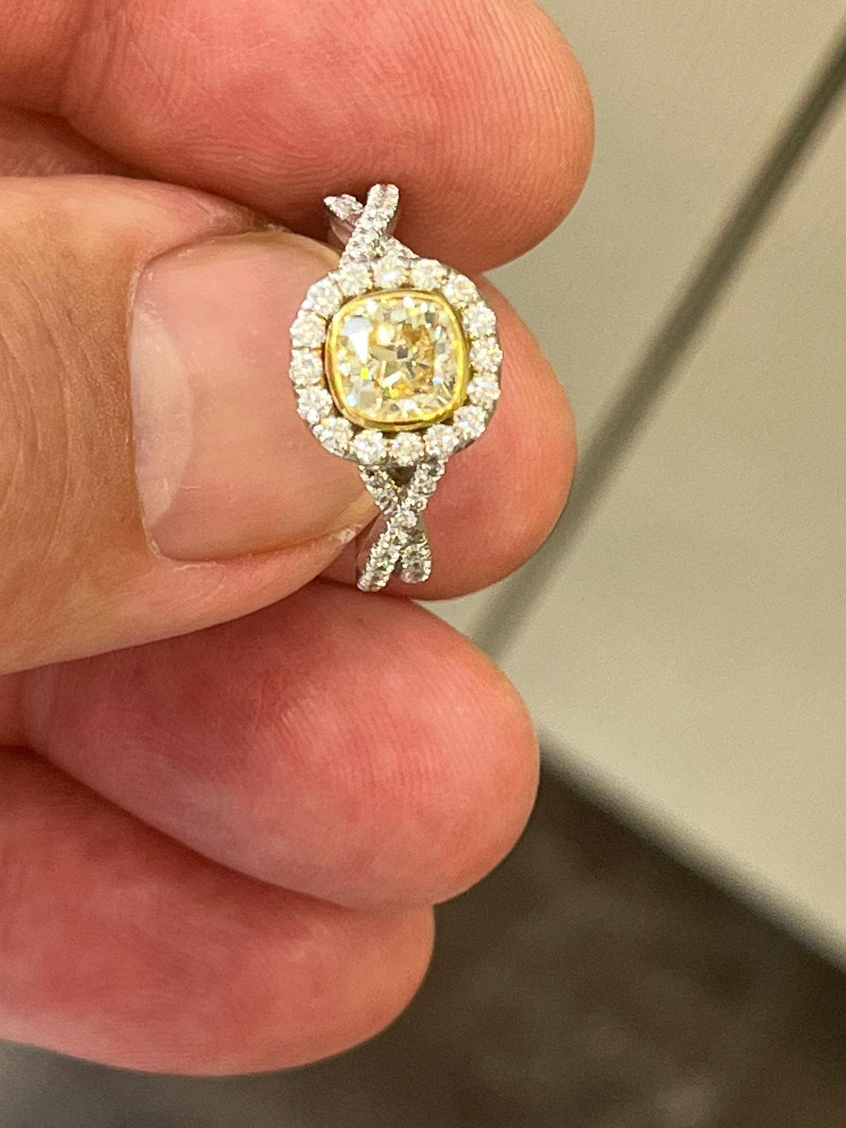 Anello con diamante in oro bianco 18k In condizioni Nuovo in vendita a Tel Aviv - Jaffa, IL