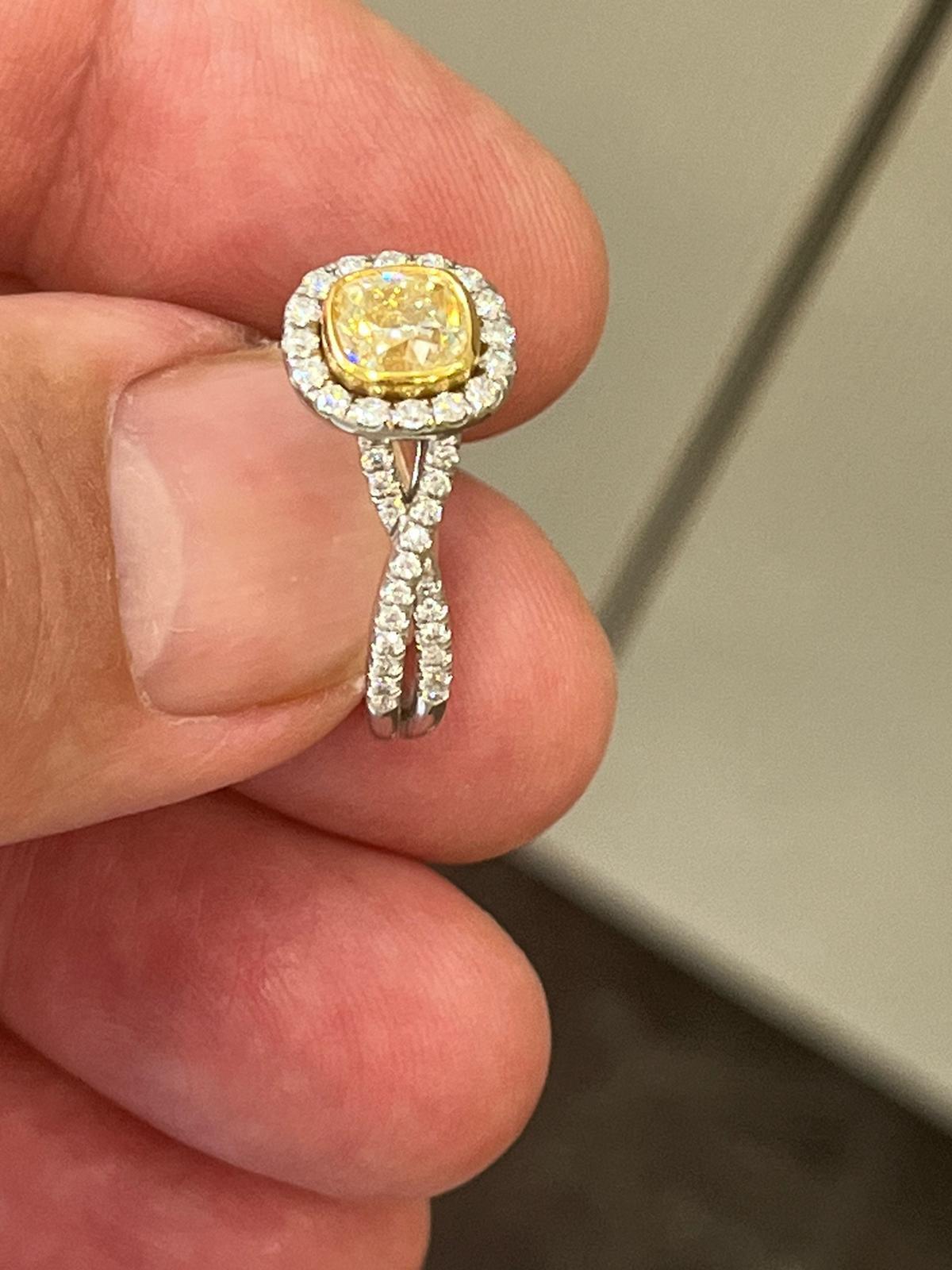 Donna Anello con diamante in oro bianco 18k in vendita