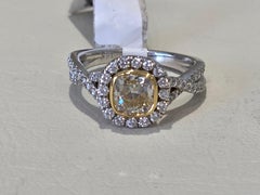 Anillo de diamantes de oro blanco de 18k