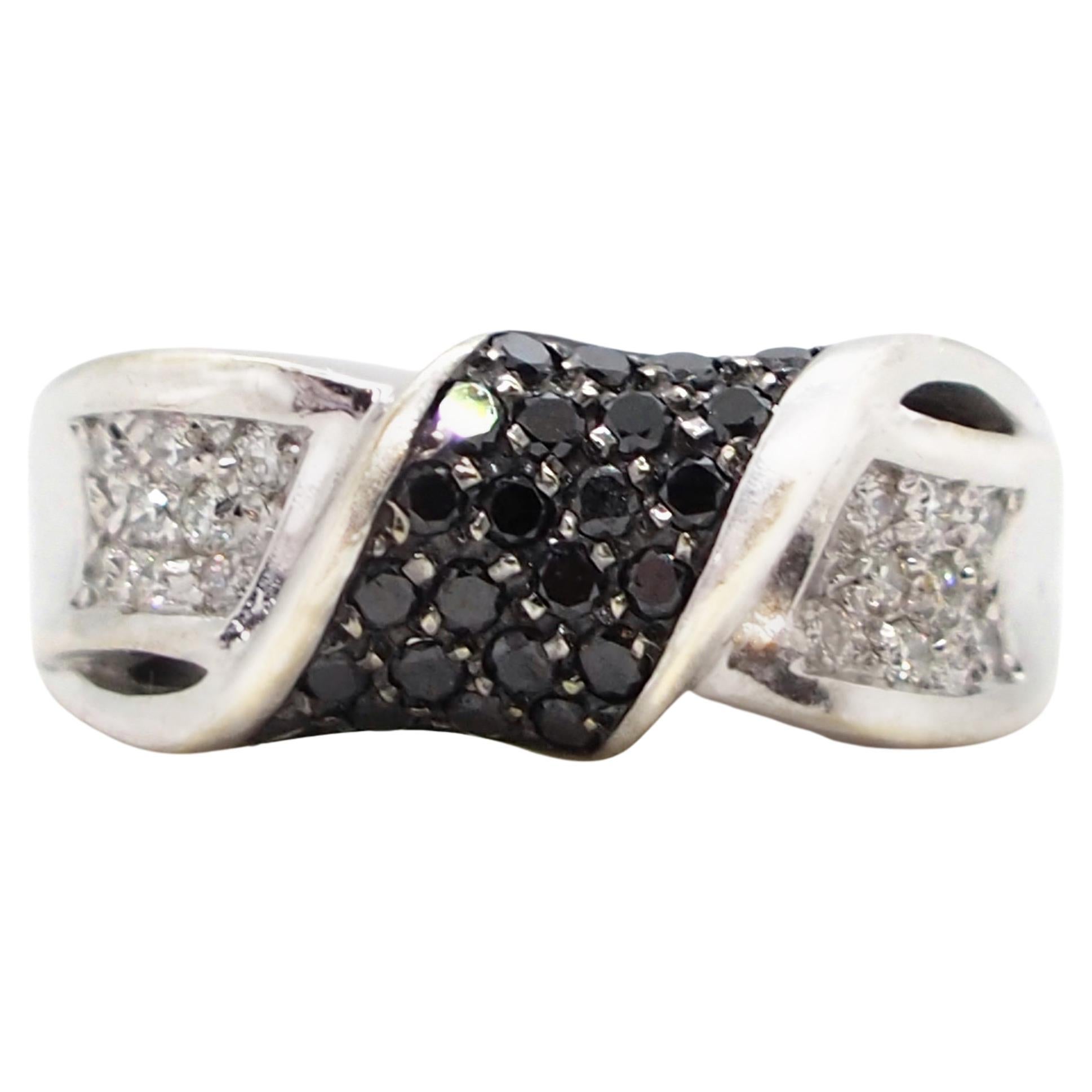 Diamond Ring Black and White Diamonds White Gold 18 Karat