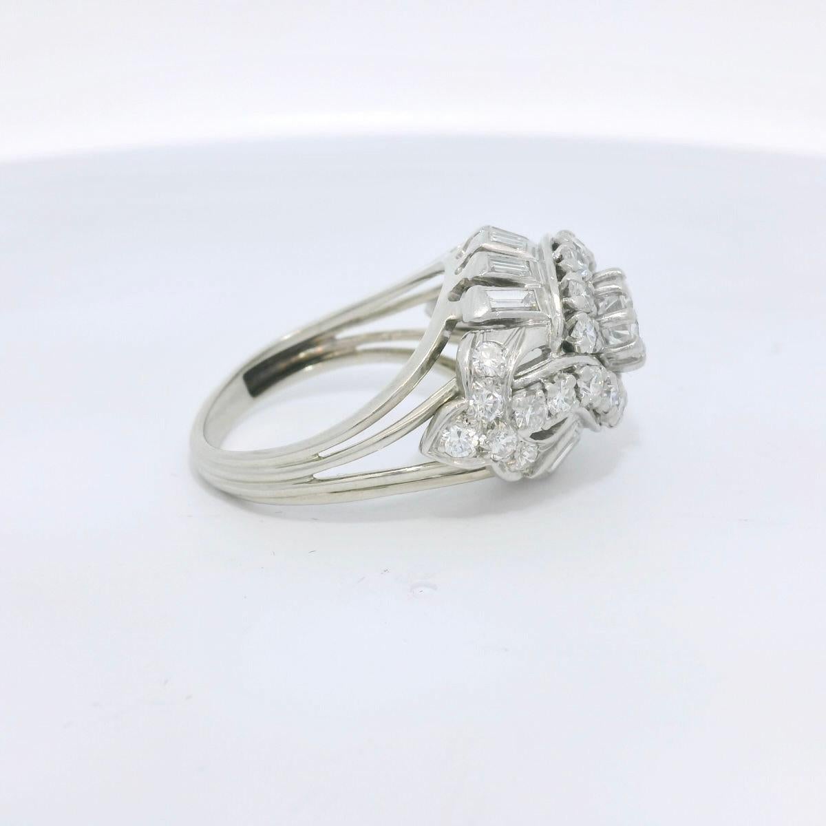 Diamond ring circa 1970 In Excellent Condition For Sale In Uccle, BE
