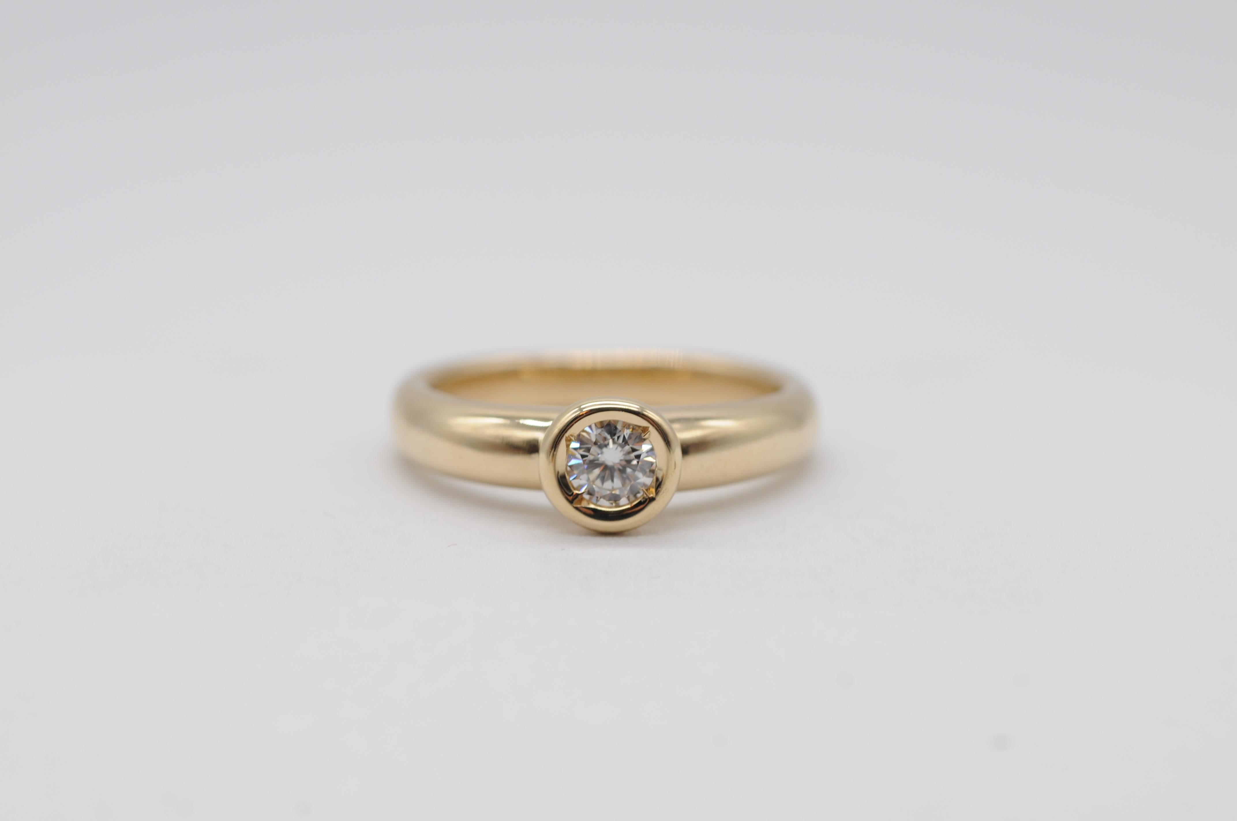 Women's or Men's Diamond ring Clarity:VVS1 Color.E Carats:0.30ct in 14k yellow gold For Sale