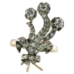 Bague en or 14 carats avec grappe de diamants et partie supérieure en argent sterling à motif floral vintage