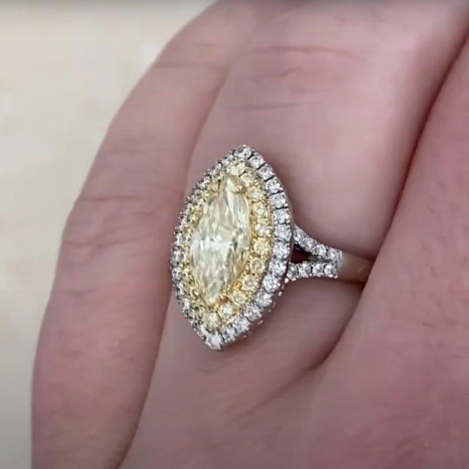 Donna Anello con diamante a doppio alone, (circa 0,80 carati) diamante giallo taglio marquise in vendita