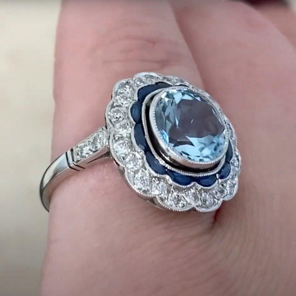 Taglio rotondo Anello con diamante a doppio alone in platino (circa 1,60 carati), acquamarina taglio rotondo in vendita