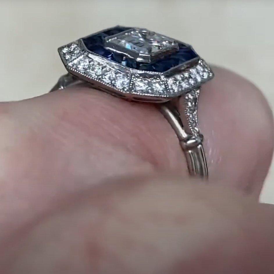 Anillo de Diamantes Doble Halo Platino, (GIA Aprox 0,80 Quilates) Diamante talla Esmeralda en Excelente estado para la venta en New York, NY