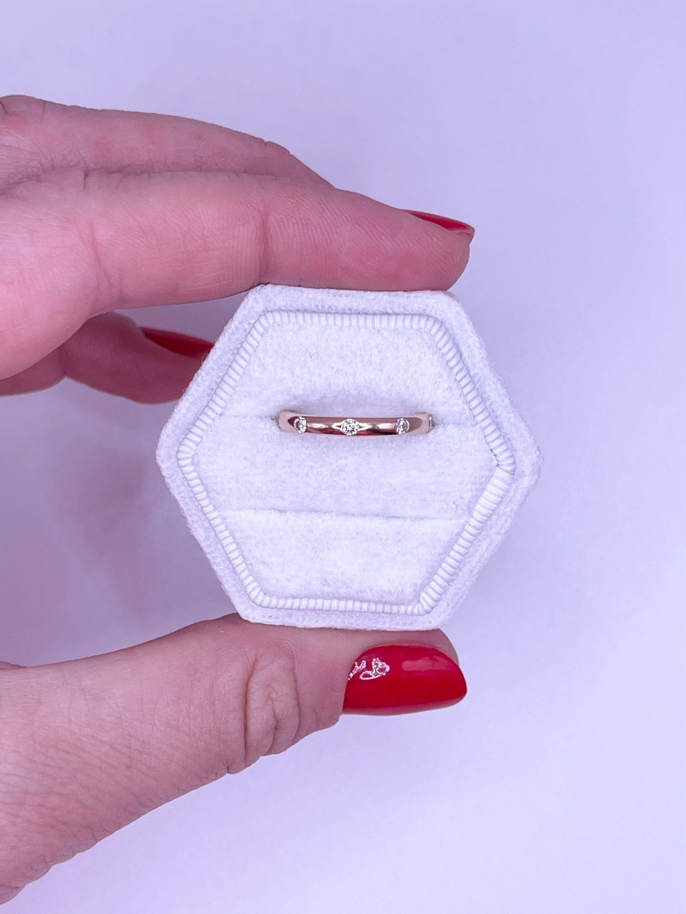 Diamantring eternity 18KT Gold Ehering Ewigkeit Ewigkeitsring minimalistischer Ehering (Brillantschliff) im Angebot
