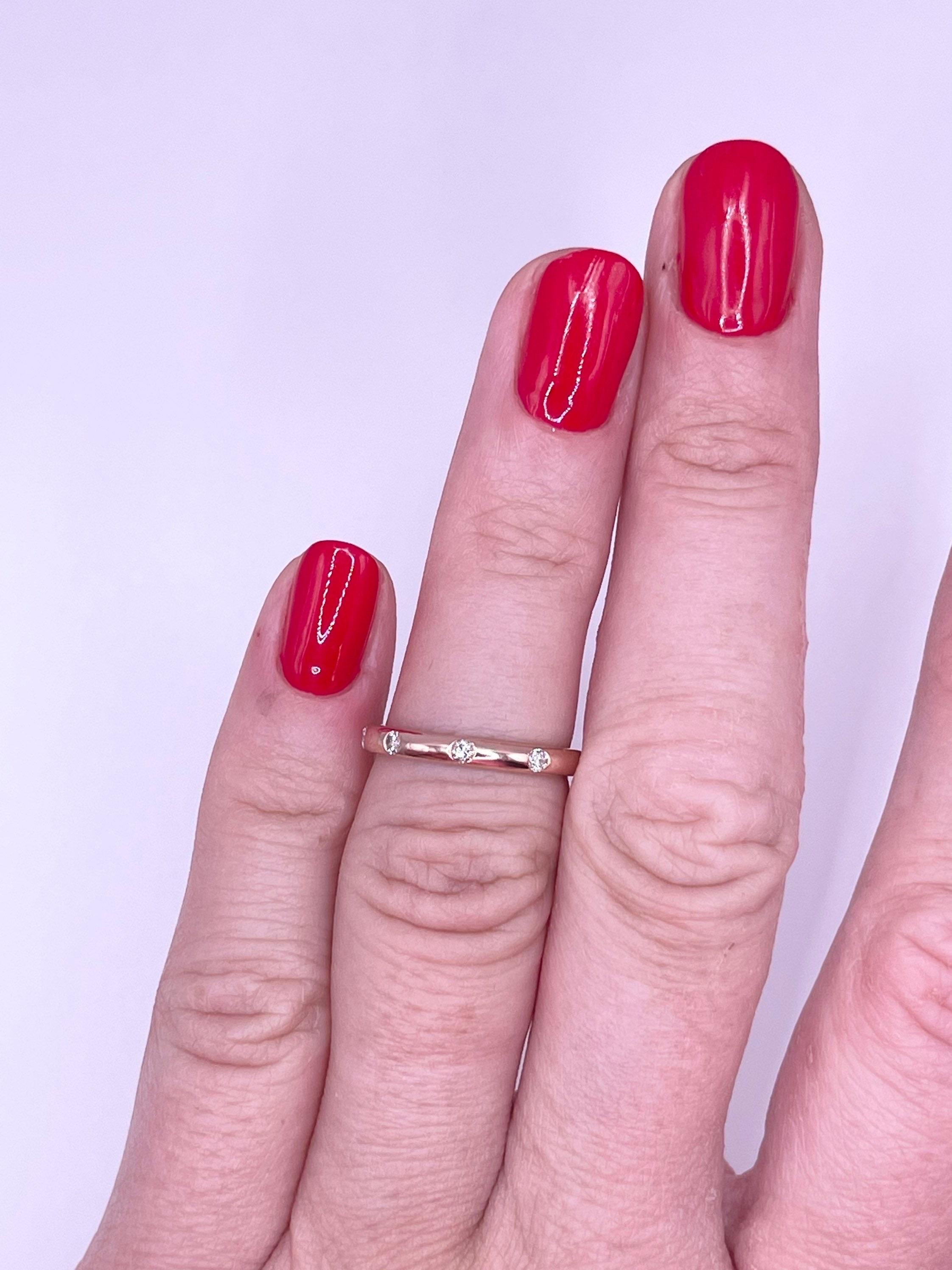 Diamantring eternity 18KT Gold Ehering Ewigkeit Ewigkeitsring minimalistischer Ehering im Zustand „Neu“ im Angebot in Boca Raton, FL