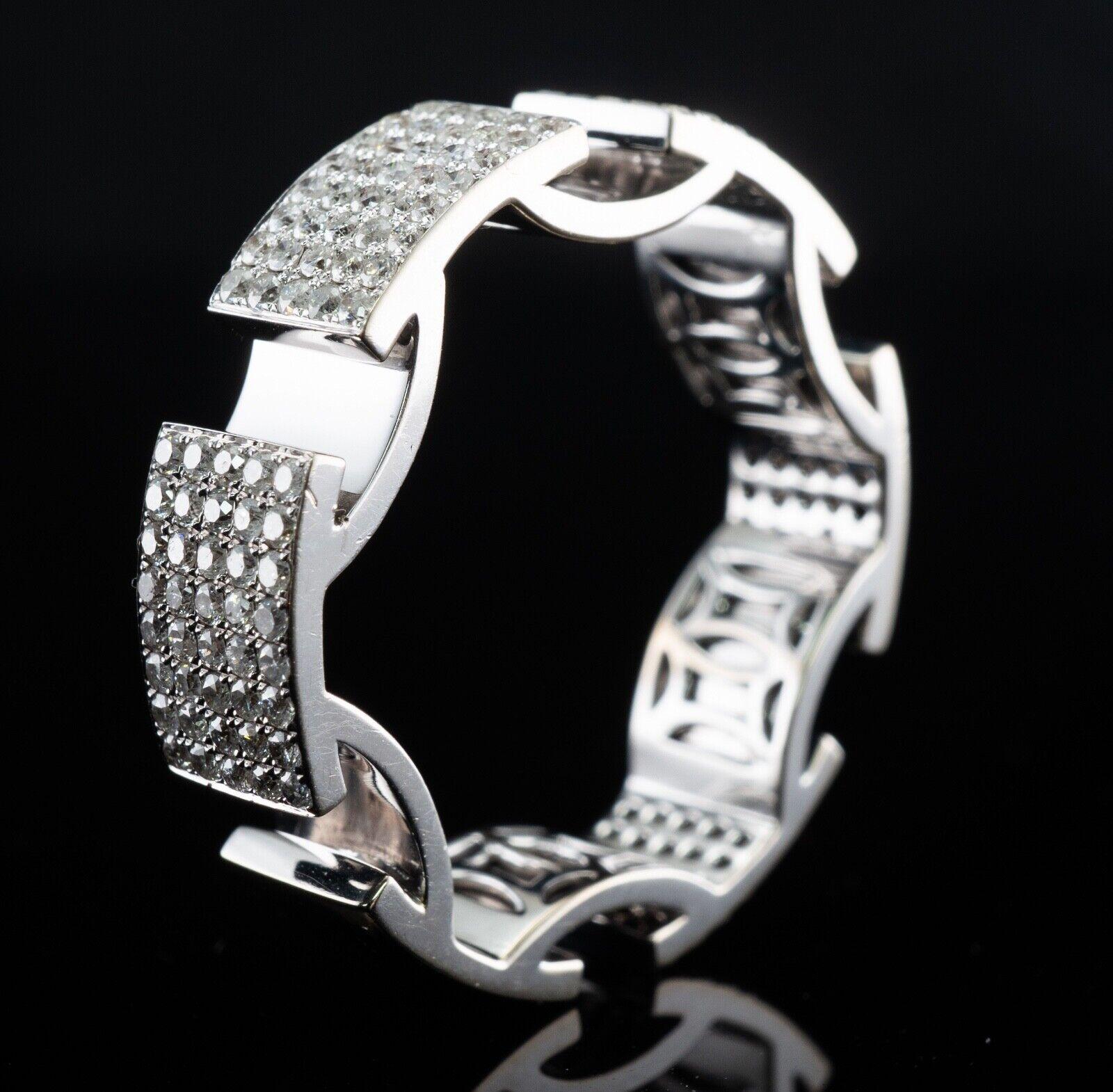 Anello di diamanti per l'eternità Anello in oro bianco 14K Whiting 1,09 ctw 

Questa insolita fascia scolpita di proprietà è finemente realizzata in oro bianco massiccio 14 carati (con il peso del diamante stampato). 
Ogni blocco di diamanti ha 40