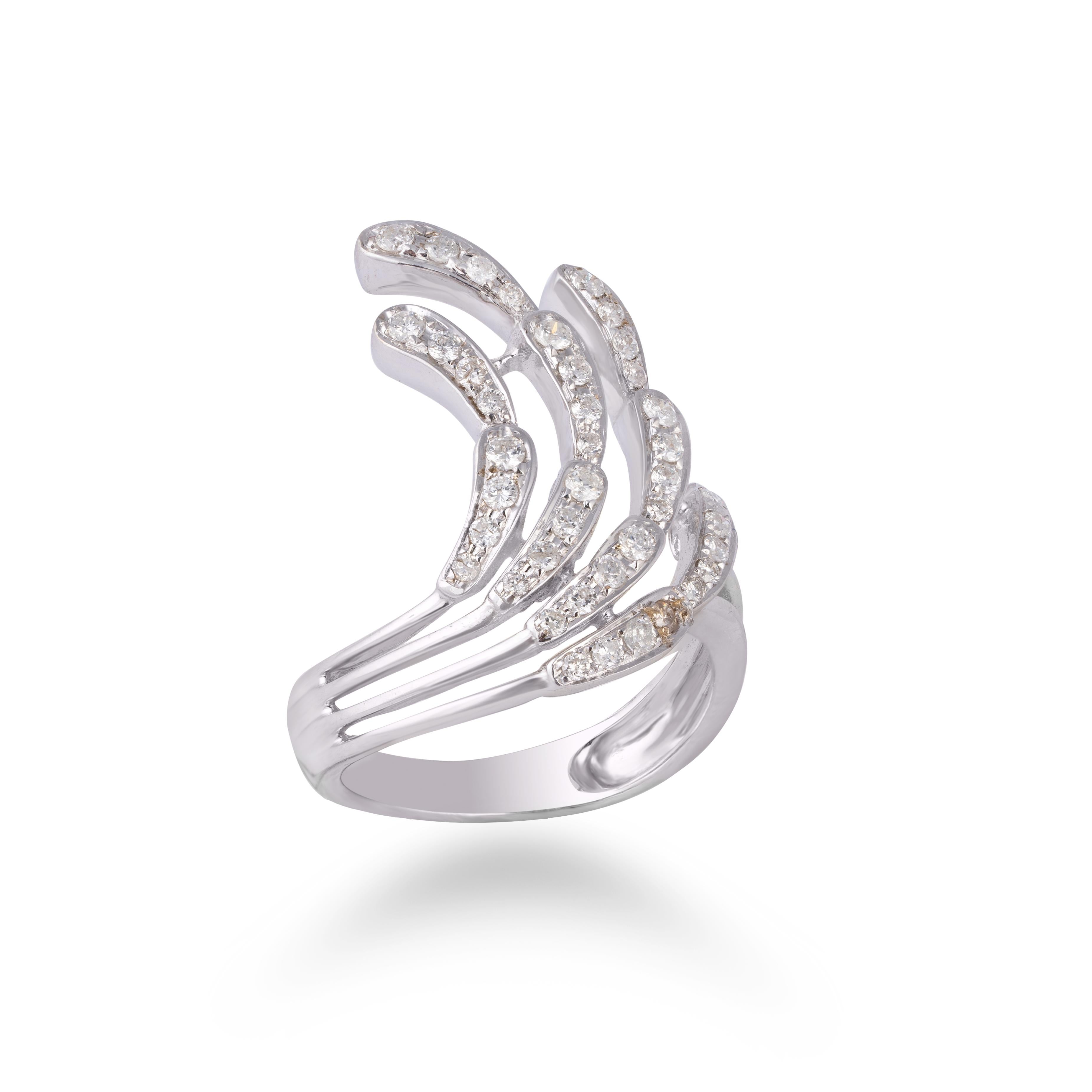 Diamond wt 0.45cts
gold net wt 5.400gm(18k)
Its very hard to capture the true color and luster of the stone, I have tried to add pictures which are taken professionally and by me from my I phone to reflect the true image of the item.
It's an Estate