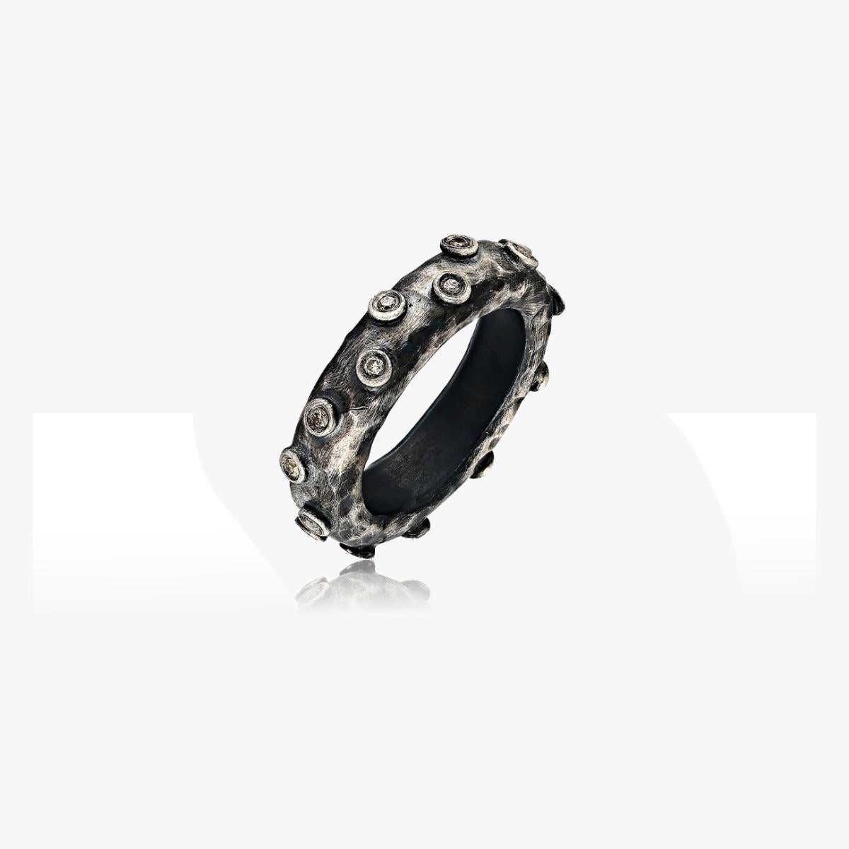 En vente :  Bague Celles en argent oxydé et diamant 2