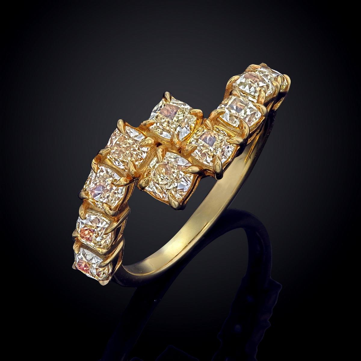 **100% NATURAL FANCY COLOUR DIAMOND JEWELRY**

✪ Jewelry Details ✪

CUSSION YELLOW-  2.38CT

♦ GROSS WEIGHT: 3.62 grams

➛ Metal Type: 18k Gold
➛ Jewelry Type: Fashion ring, Bridal