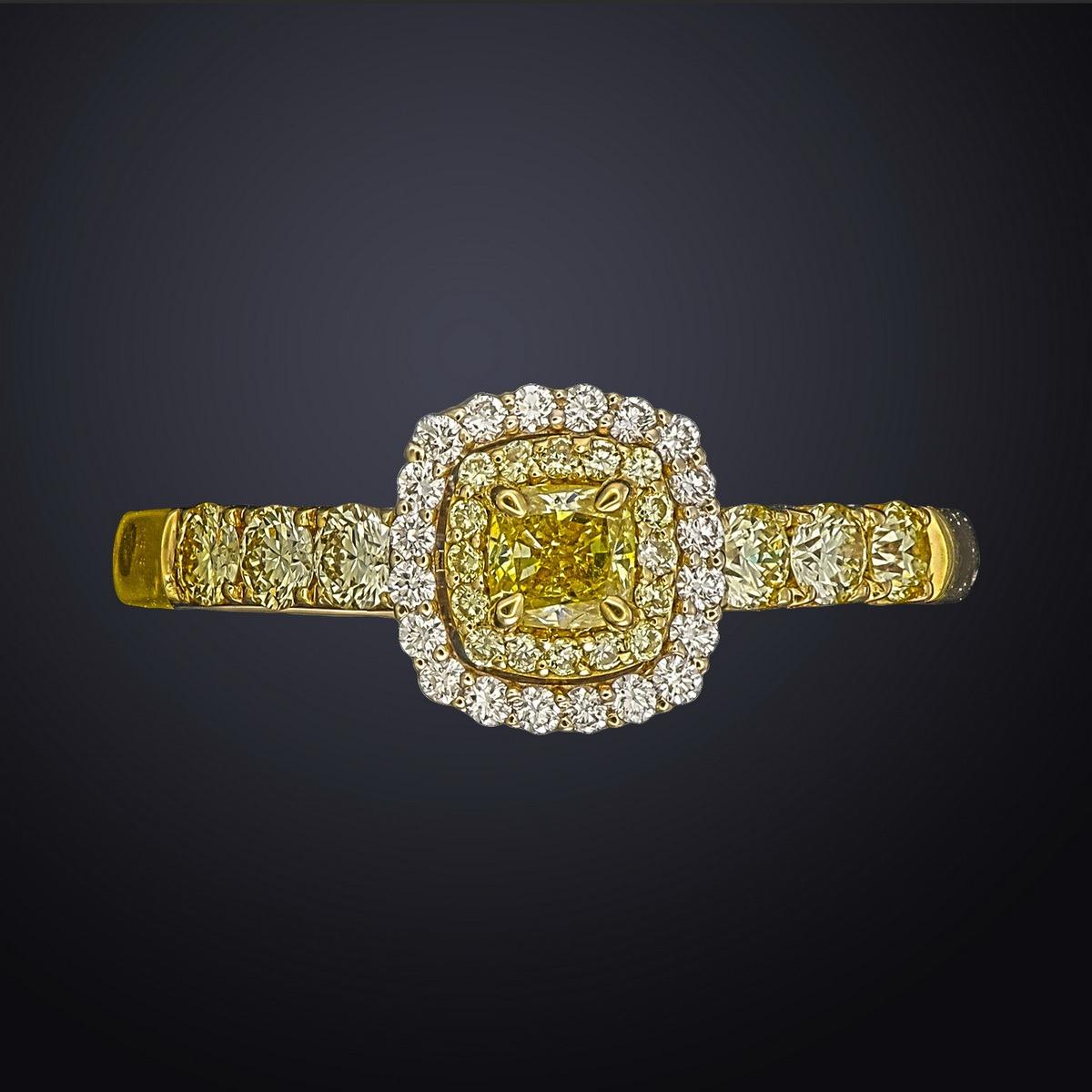 **100% NATURAL FANCY COLOUR DIAMOND JEWELRY**

✪ Jewelry Details ✪

CUSHION DIAMOND FY VS - 1/0.20 CT

ROUND DIAMOND FLY VS- 0.35 CT

ROUND DIAMOND G+ VS- 0.11 CT

➛ Metal Type: 18k Gold - 3.386 GMS

➛ Jewelry Type: Fashion ring, Bridal