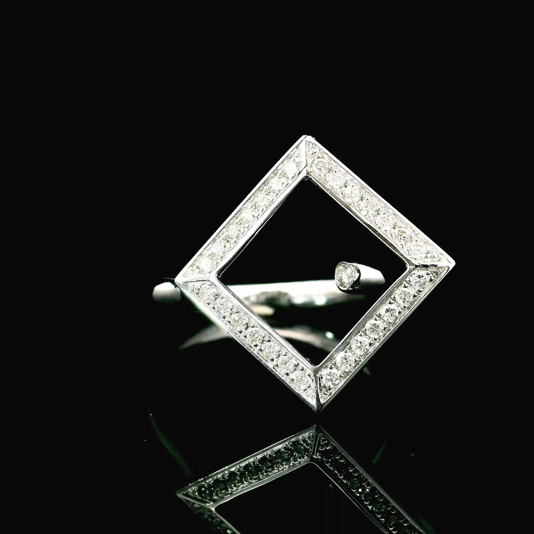 Anello con diamante in oro bianco 18 carati
  
  Colore e caratura dell'oro: Oro bianco 18kt
  Peso: 4.49 grammi
  
  Imposta con...
  Tipo di pietra: Diamante
  Forma: Rotondo
  Carati: 0,25 carati (29 pezzi)
  Colore: Diamante bianco