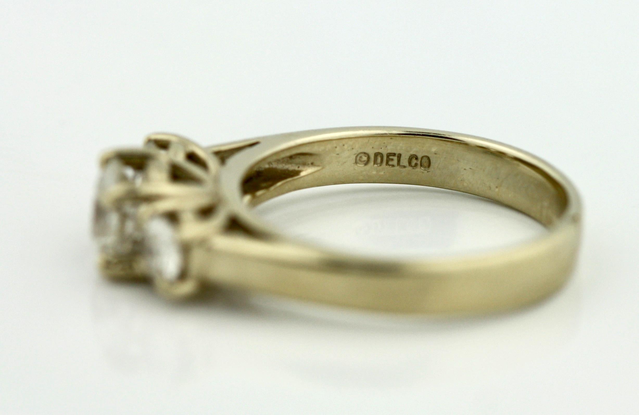 Ring mit Diamantbesatz (Rundschliff) im Angebot