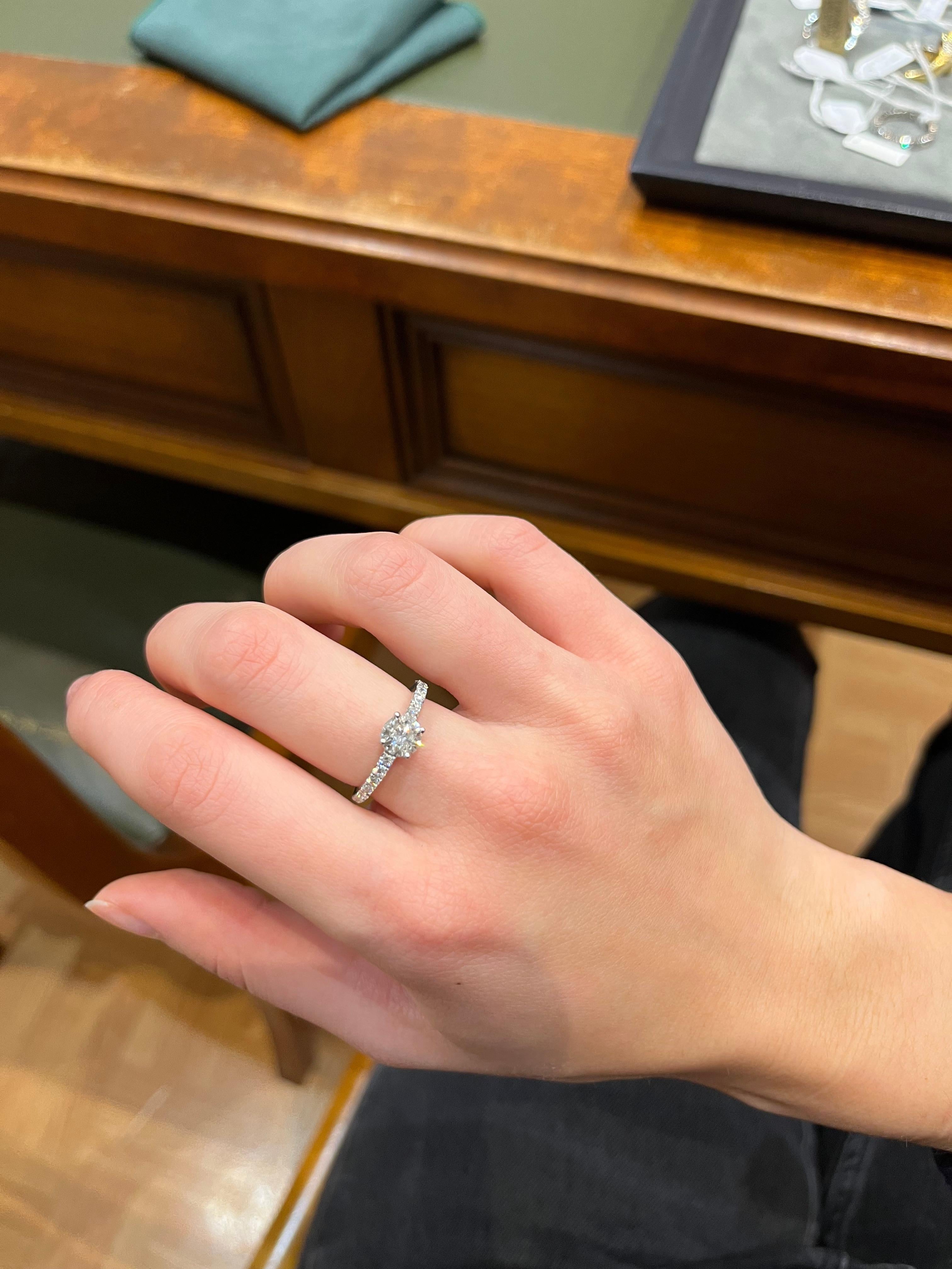 Anillo de diamantes Contemporáneo en venta