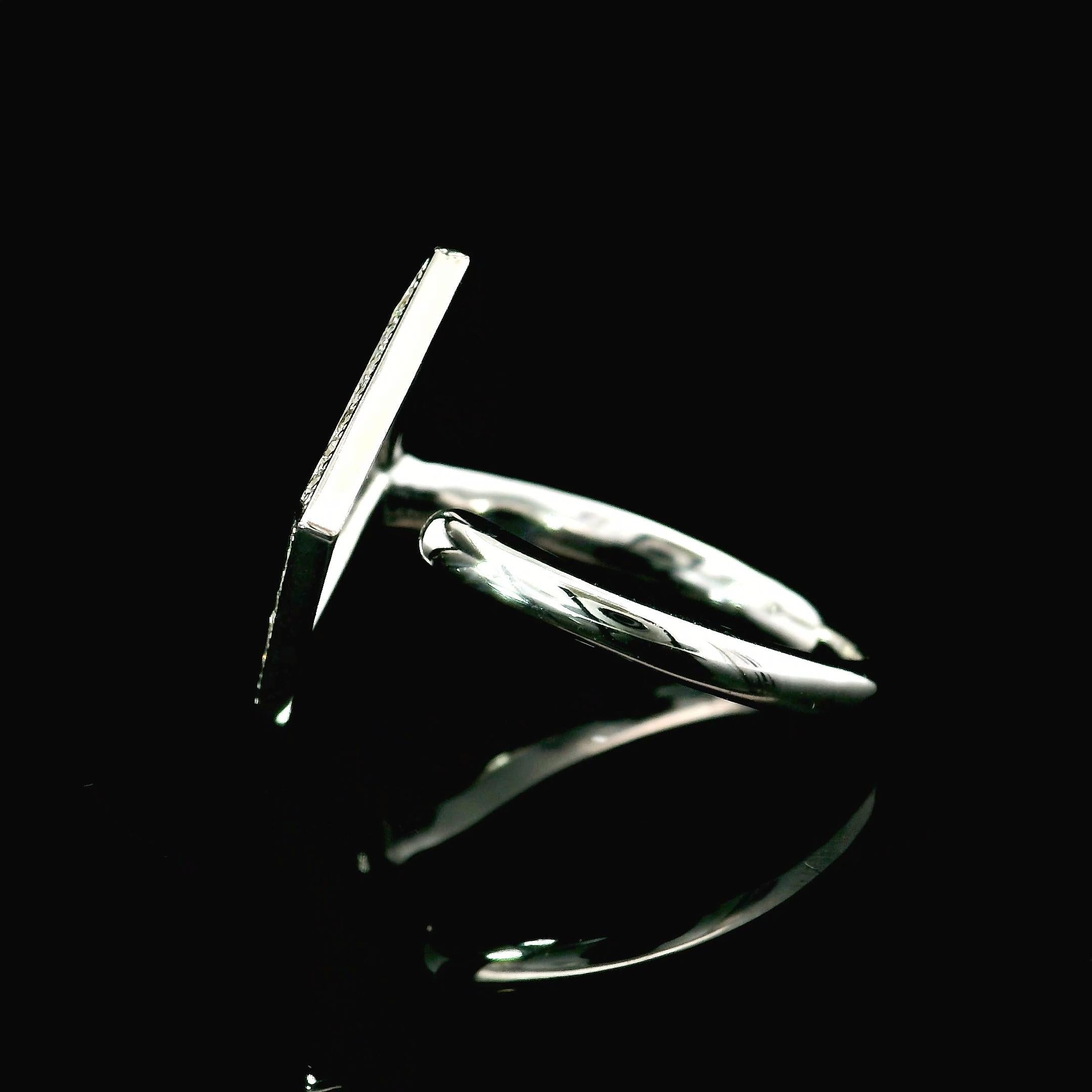 Taglio rotondo Anello con diamante in vendita