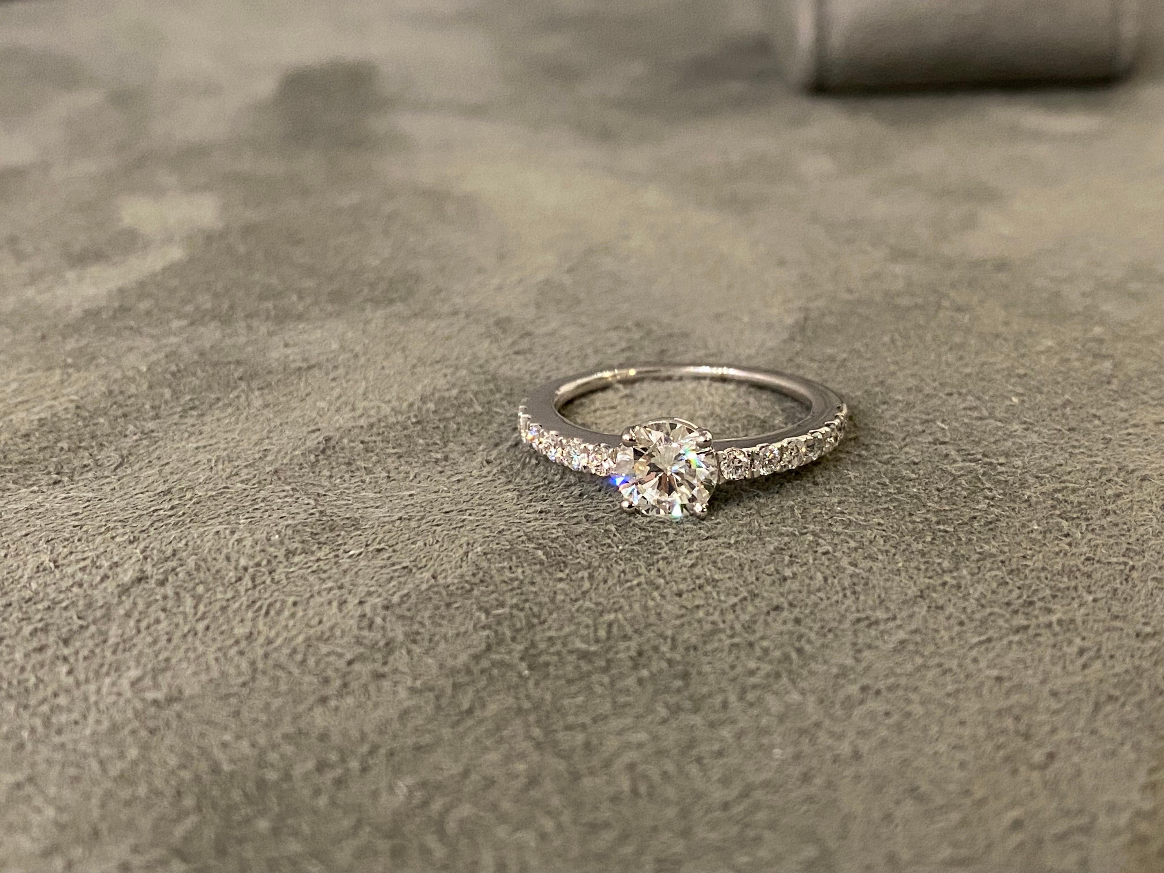 Anillo de diamantes Corte brillante en venta