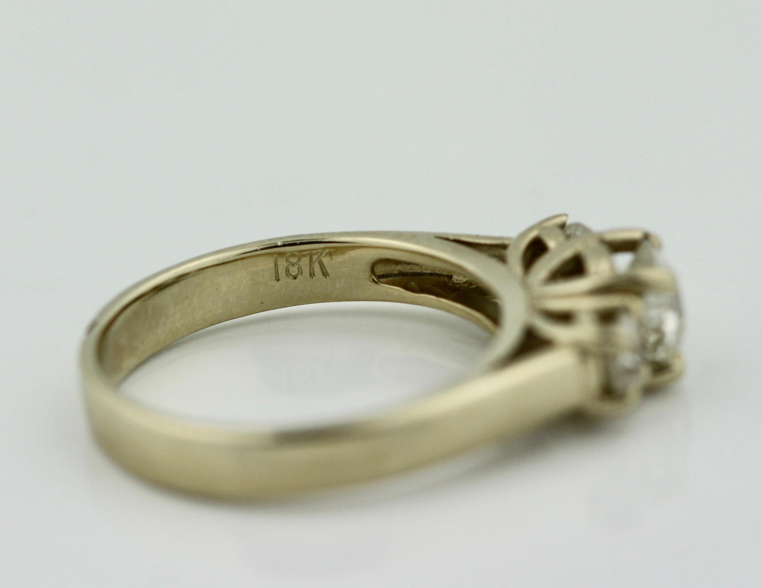 Ring mit Diamantbesatz für Damen oder Herren im Angebot