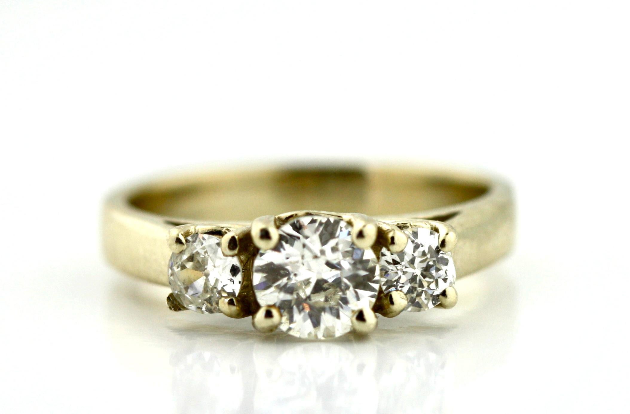 Ring mit Diamantbesatz im Angebot 1