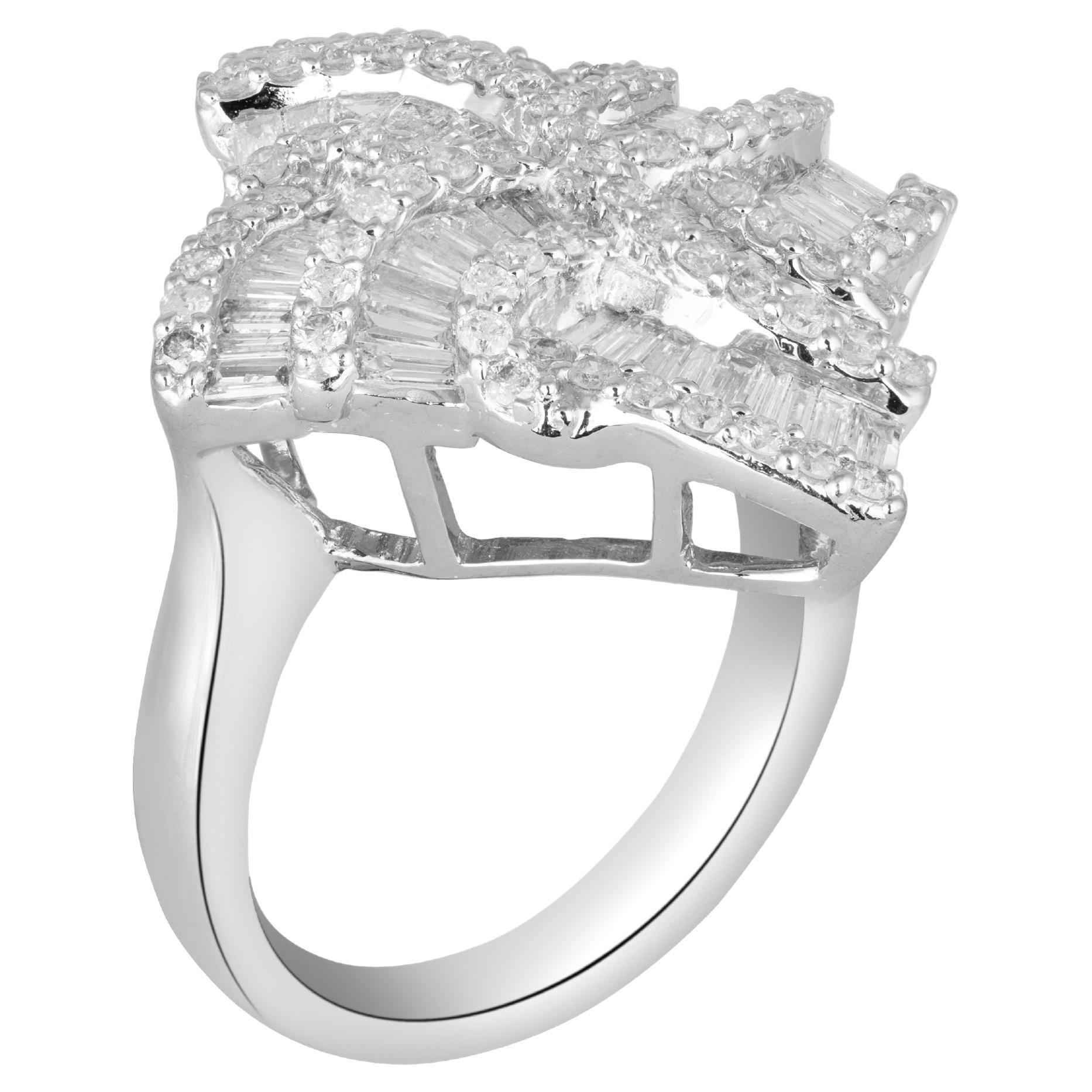Diamond Ring  in 18k gold  For Sale