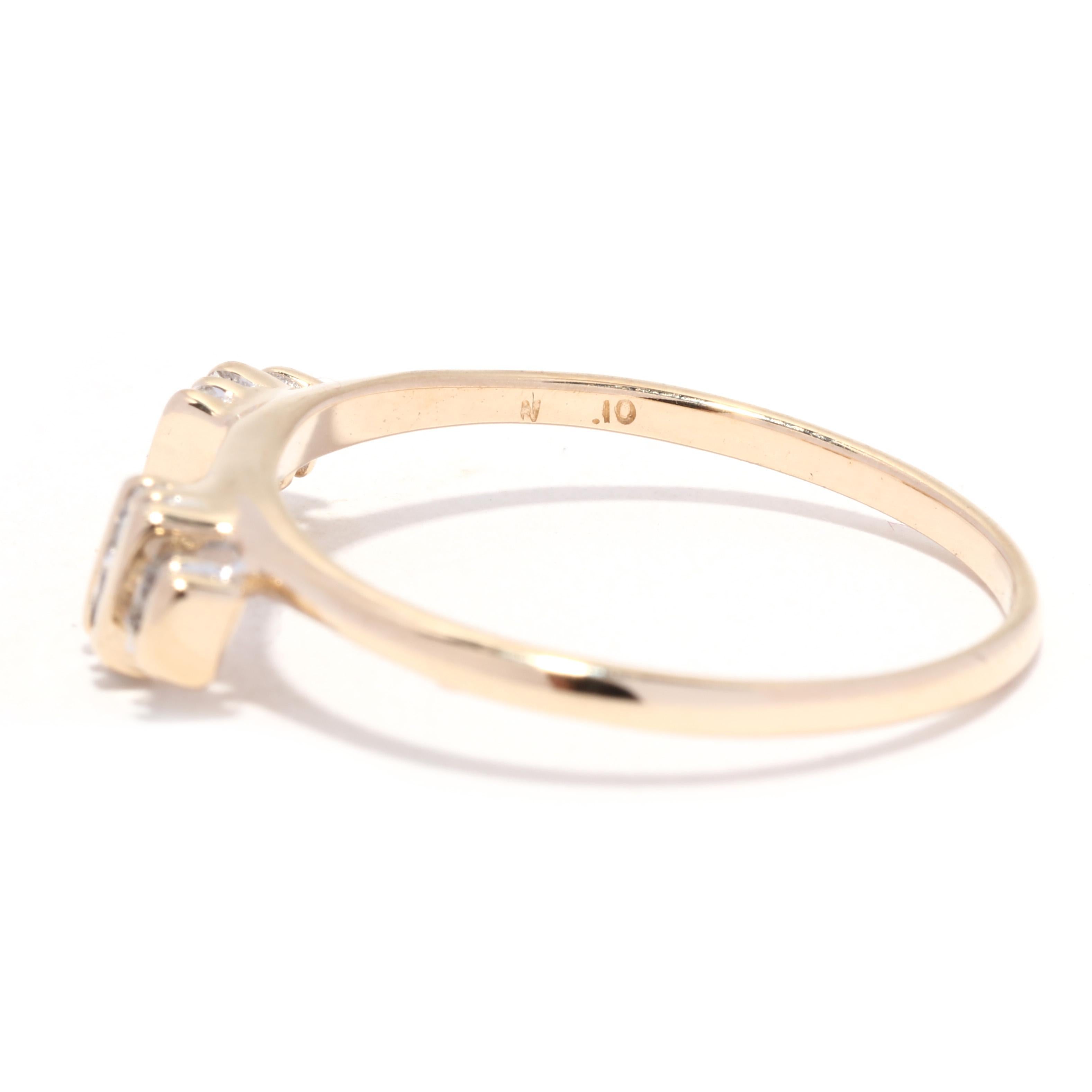 Ein Vintage 14 Karat Gelbgold Diamant Ring Wache. Dieser stapelbare Wickel-Ehering verfügt über drei runde Diamanten im Brillantschliff auf jeder Seite mit einem Gesamtgewicht von ca. 0,10 Karat und einer Aussparung in der Mitte, in die ein