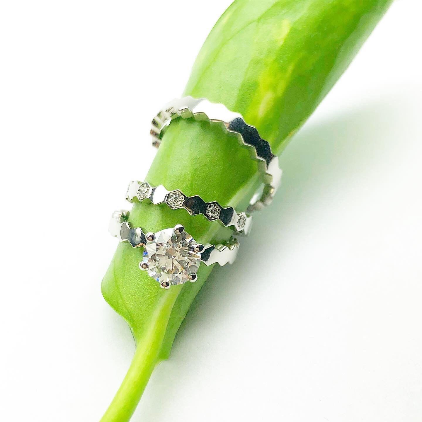 Anillo de diamantes diseño nido de abeja anillo con diamantes estilo eternidad oro 14KT en Nuevo estado para la venta en Boca Raton, FL