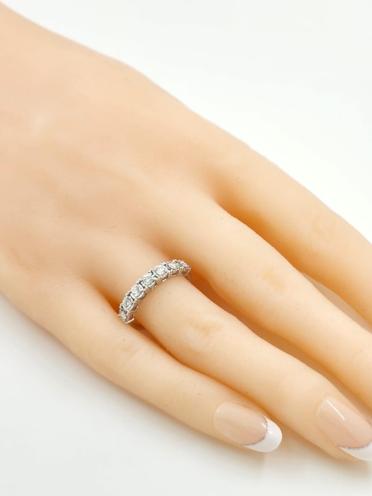 Diamond Ring in 14 Karat White Gold In New Condition For Sale In Hong Kong, HK