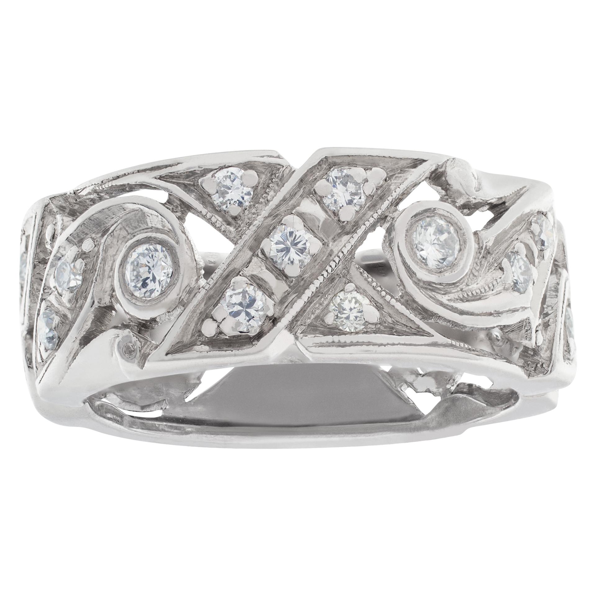 Magical x-design pavé diamond ring in 14k white gold with app. 0.50 carats in diamonds. Size 5.5.

This ring is currently size 0 and some items can be sized up or down, please ask! It weighs 0 gramms and is 14k.