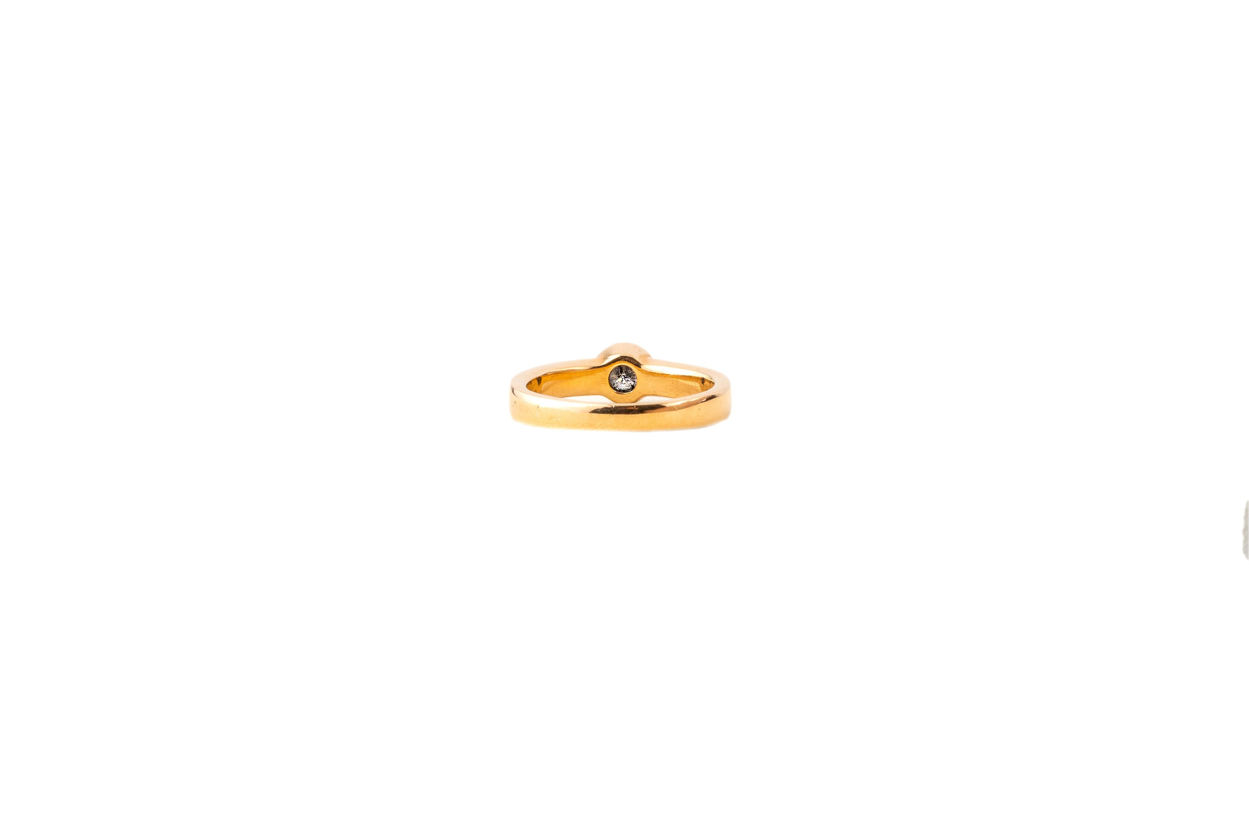  18 k yellow gold
hallmarked with 