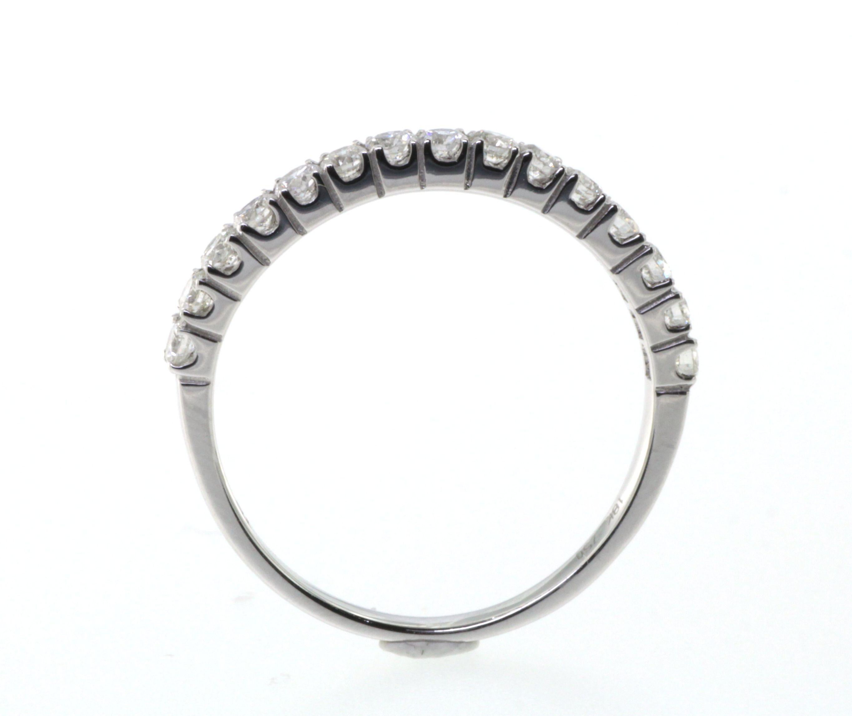 0,44 Karat Diamant-Hochzeitsring aus 18 Karat Weißgold (Brillantschliff) im Angebot